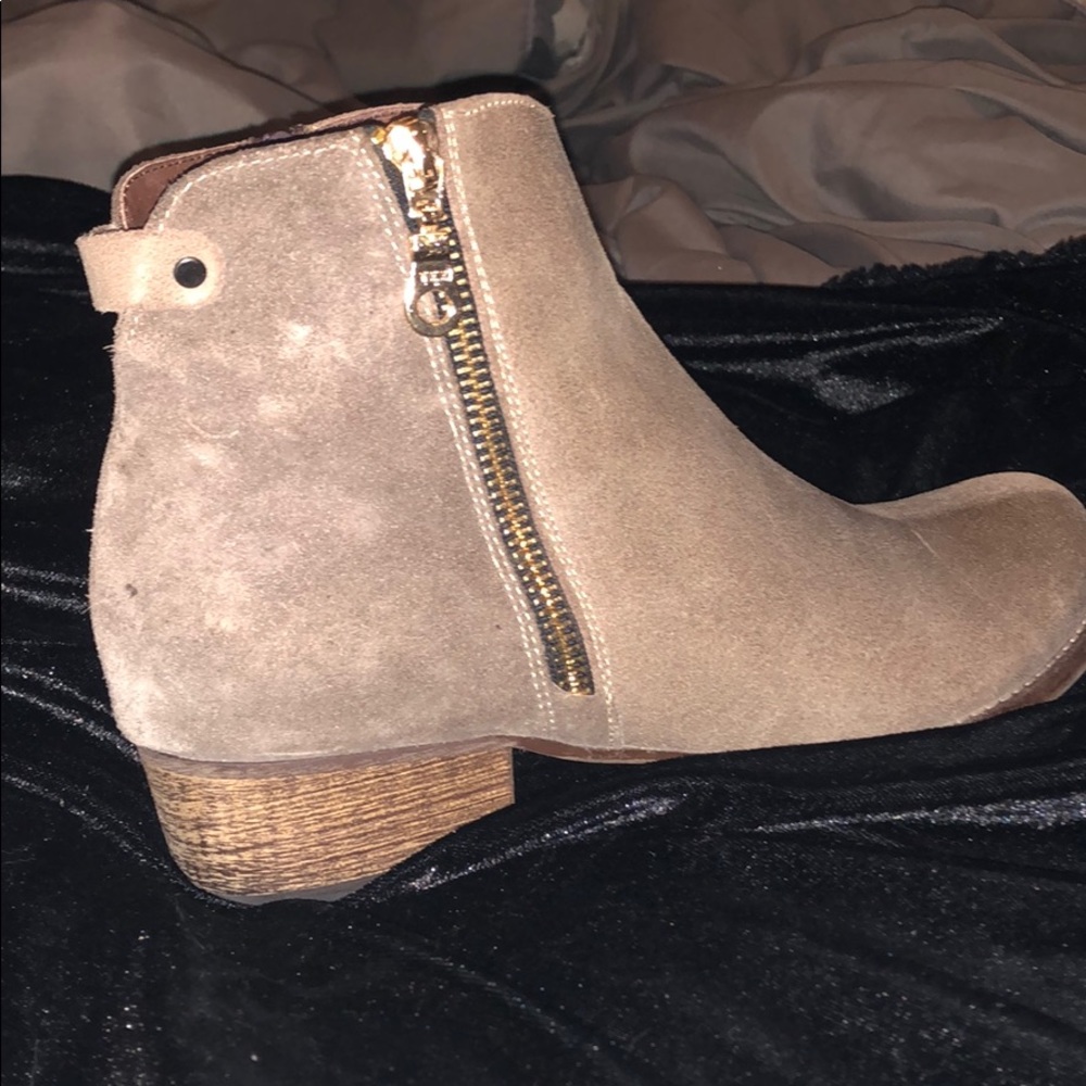 Size 8 Tan Ankle Booties!